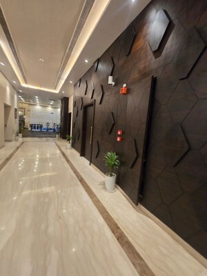Parking in 3 BHK Apartment at Omaxe The Palace, Gomti Nagar – for Rent