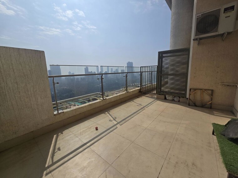 Balcony, indiabulls-sky-forest 3 Bedroom 2908 Sq.Ft. Apartment In Lower Parel Mumbai 10717241