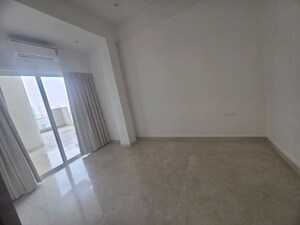 Room in 4 BHK Apartment at Indiabulls Sky Forest, Lower Parel – for Rent