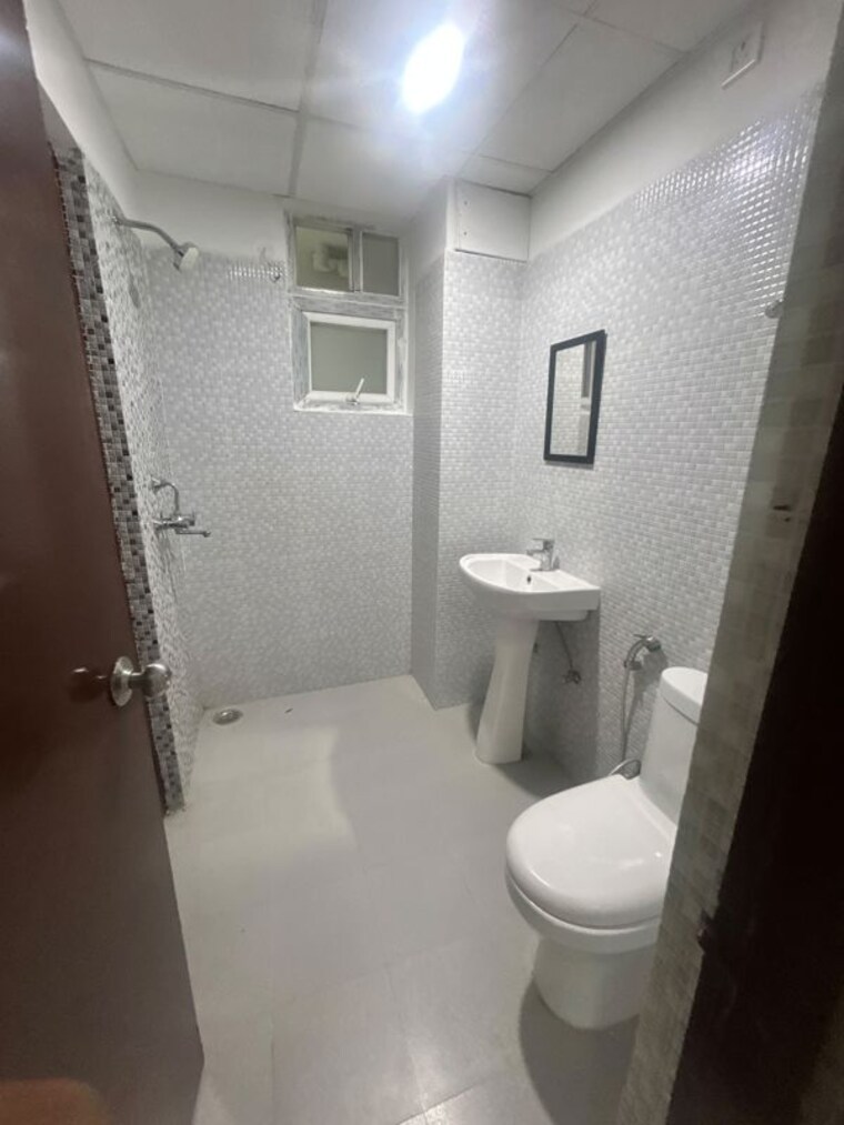 Bathroom, rohtas-presidential-tower 3.5 Bedroom 2250 Sq.Ft. Apartment In Vibhuti Khand Lucknow 10717256