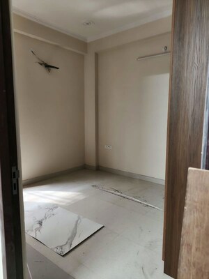 Room in 3 BHK Independent House at Vipul Khand – for Rent