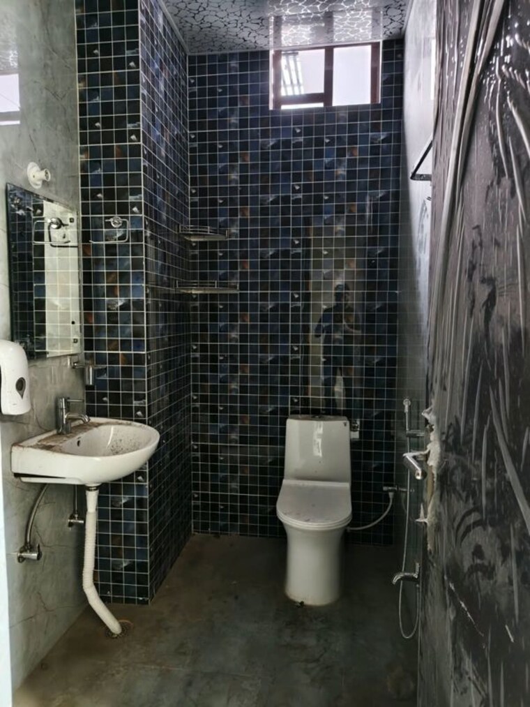 Bathroom, vipul khand 3 Bedroom 2250 Sq.Ft. Independent House In Vipul Khand Lucknow 10717258