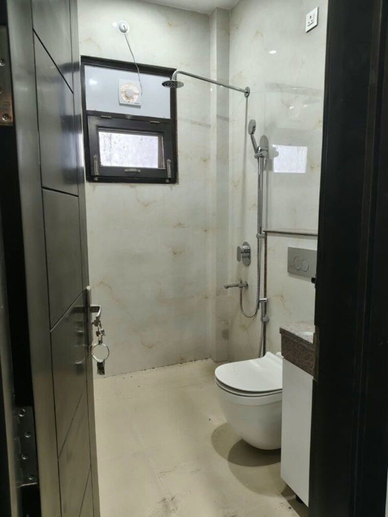 Bathroom, vipul khand 3 Bedroom 2250 Sq.Ft. Independent House In Vipul Khand Lucknow 10717258
