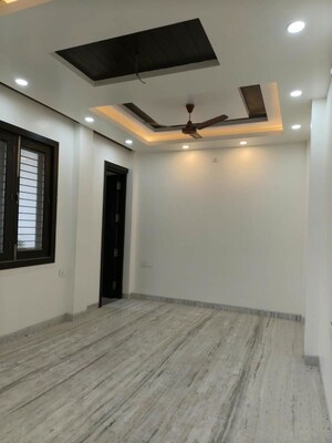 Room in 3 BHK Independent House at Vipul Khand – for Rent