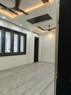Room in 3 BHK Independent House at Vipul Khand – for Rent
