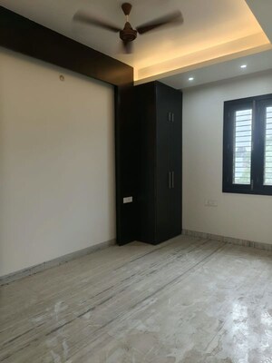 Room in 3 BHK Apartment at Omaxe Grand Omaxe, Gomti Nagar – for Rent