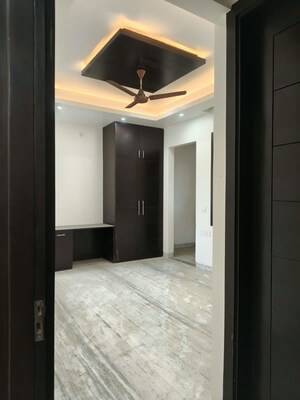 Room in 3 BHK Apartment at Omaxe Grand Omaxe, Gomti Nagar – for Rent