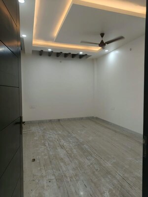 Room in 3 BHK Apartment at Omaxe Grand Omaxe, Gomti Nagar – for Rent