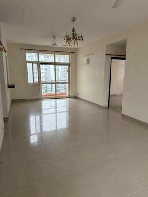 Room in 3 BHK Apartment at Omaxe Grand Omaxe, Gomti Nagar – for Rent