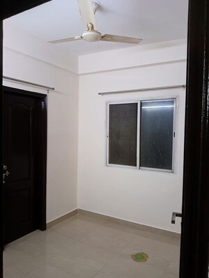 Room in 3.5 BHK Apartment at The Exotic fresco, Sector 137 – for Rent