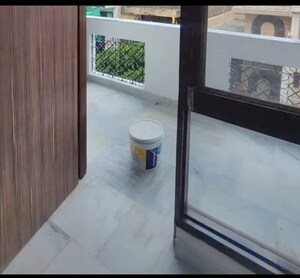 Room in 3 BHK Builder Floor at Kailash Hills – for Rent