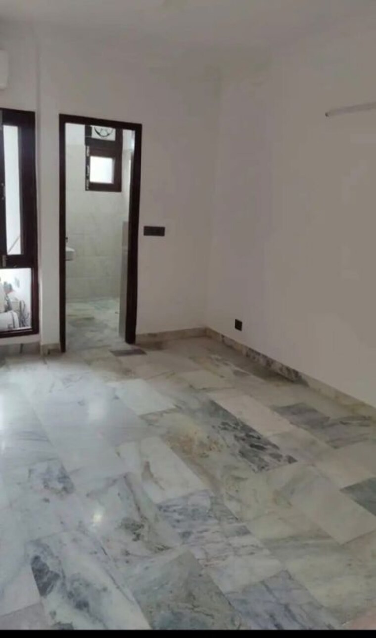 Room, kailash hills 3 Bedroom 200 Sq.Yd. Builder Floor In Kailash Hills Delhi 10717368