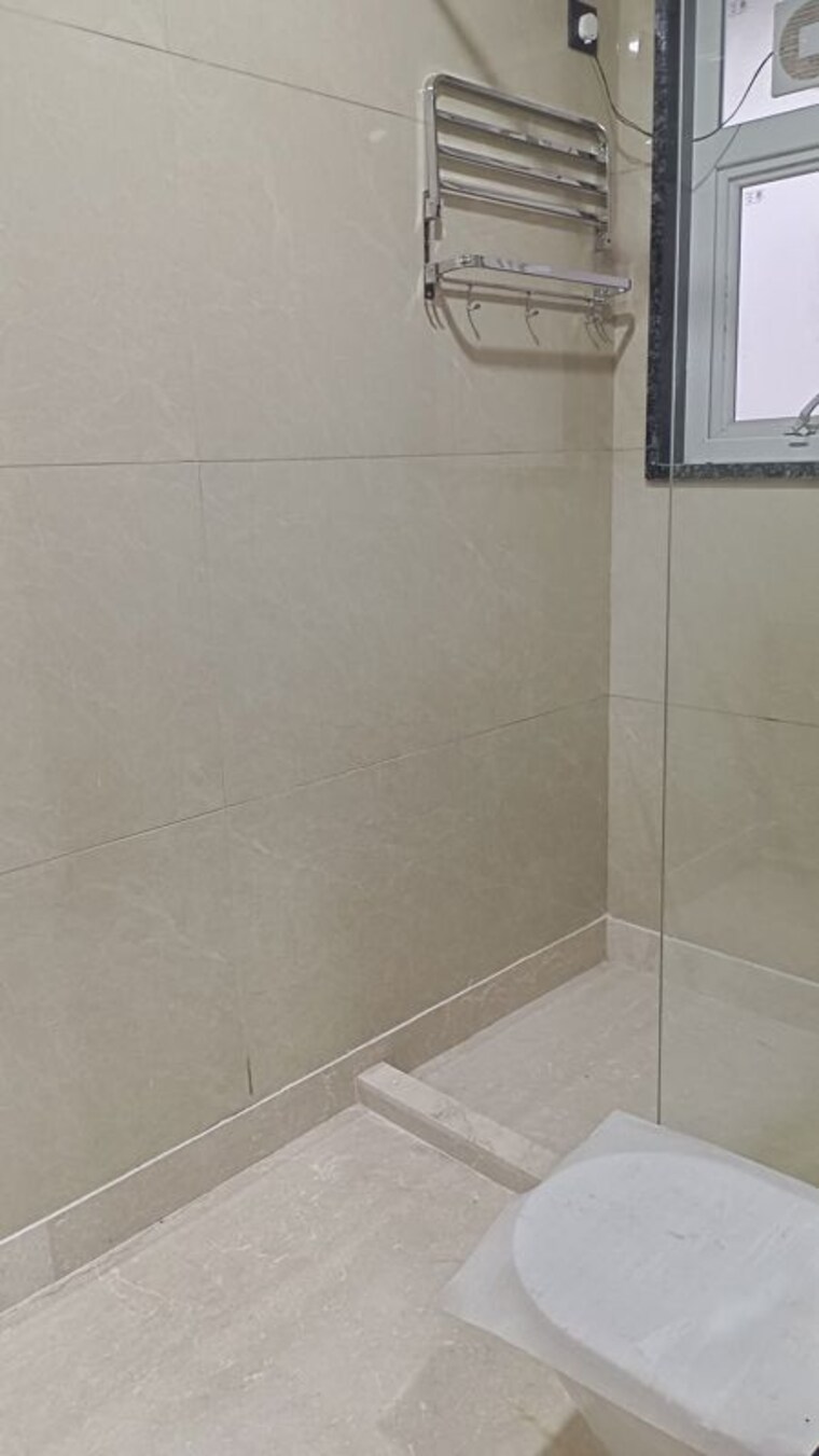Bathroom, east patel nagar 3 Bedroom 200 Sq.Ft. Builder Floor In East Patel Nagar Delhi 10717370
