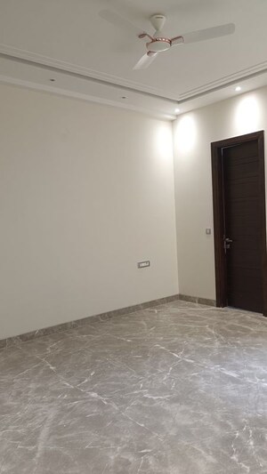 Room in 3 BHK Builder Floor at East Patel Nagar – for Rent
