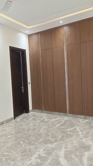 Room in 3 BHK Builder Floor at East Patel Nagar – for Rent