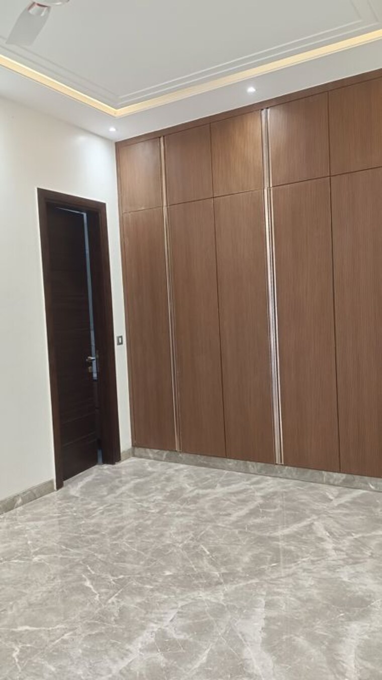 Room, east patel nagar 3 Bedroom 1810 Sq.Ft. Builder Floor In East Patel Nagar Delhi 10717371