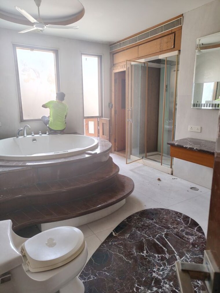 Bathroom, greater kailash 5 Bedroom 4500 Sq.Ft. Builder Floor In Greater Kailash Delhi 10717381