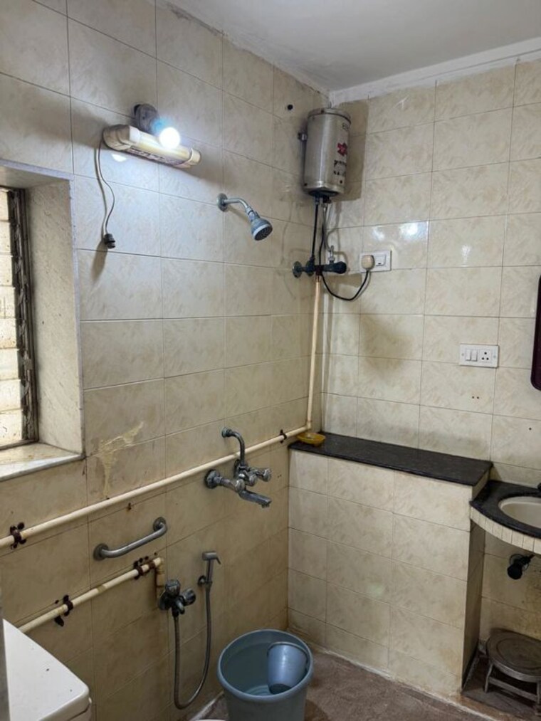 Bathroom, sea-breeze-chs-versova 2 Bedroom 935 Sq.Ft. Apartment In Versova Mumbai 10717408