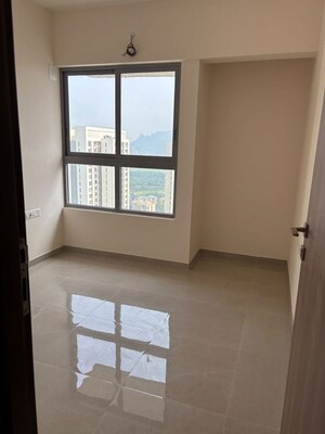 Room in 2 BHK Apartment at Piramal Vaikunth, Balkum Pada – for Rent