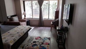 Bedroom in 2 BHK Apartment at Cosmopolitan Apsara Apartment, Pali Hill – for Rent