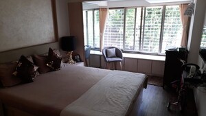 Bedroom in 2 BHK Apartment at Cosmopolitan Apsara Apartment, Pali Hill – for Rent