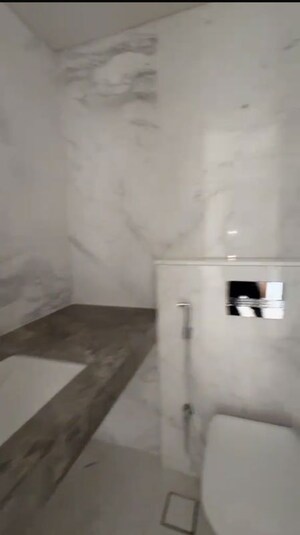 Room in 2.5 BHK Apartment at Lodha Bellissimo, Mahalaxmi – for Rent