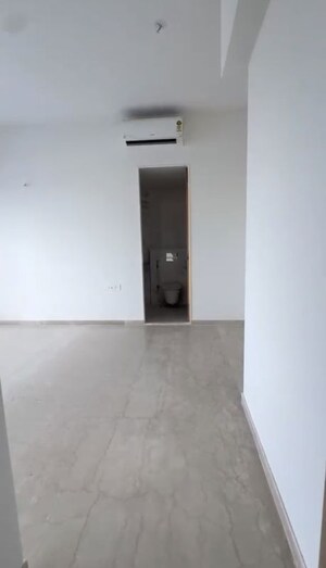 Room in 2.5 BHK Apartment at Lodha Bellissimo, Mahalaxmi – for Rent