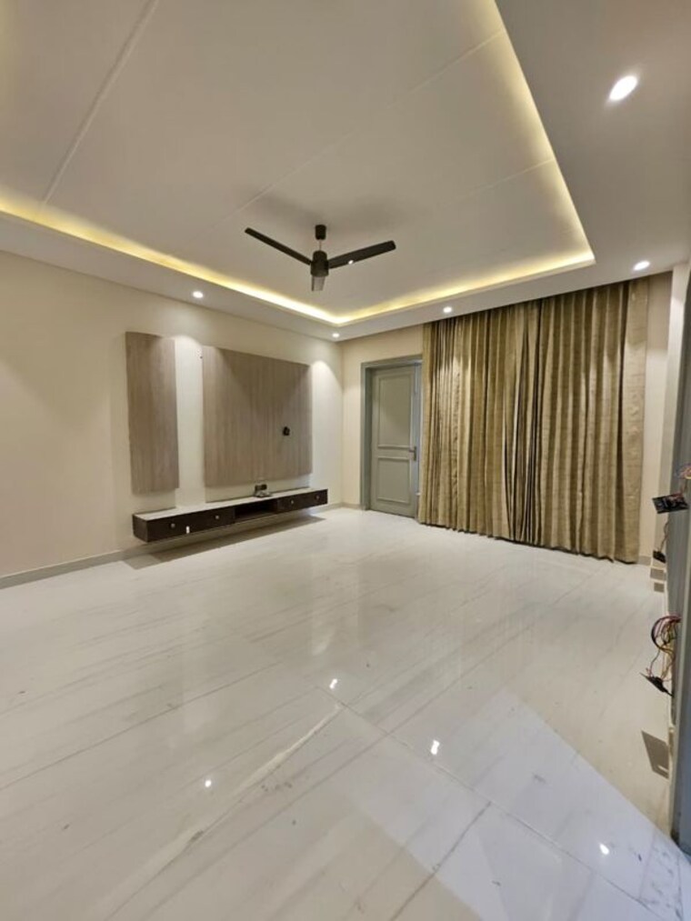 Room, green fields colony 4 Bedroom 2430 Sq.Ft. Builder Floor In Green Fields Colony Faridabad 10717504