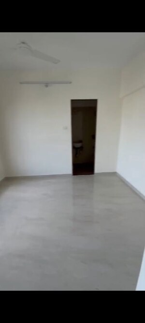 Room in 3 BHK Apartment at Parijat CHS Andheri West, Yari Road – for Rent