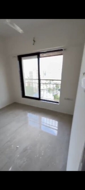 Room in 3 BHK Apartment at Parijat CHS Andheri West, Yari Road – for Rent