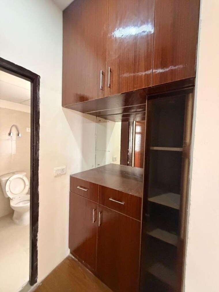 Bathroom, sector 16c greater noida 3 Bedroom 1235 Sq.Ft. Apartment In Sector 16c Greater Noida Greater Noida 10715649