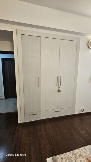 Room in 4 BHK Apartment at Paras Irene, Sector 70a – for Sale