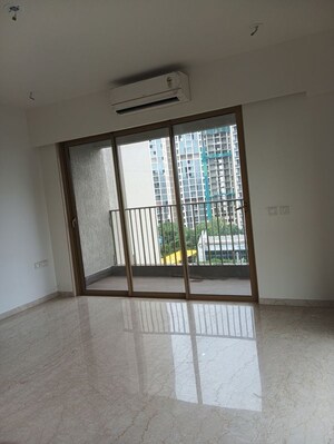 Room in 5 BHK Apartment at Godrej RKS, Chembur – for Rent