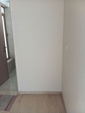 Room in 5 BHK Apartment at Godrej RKS, Chembur – for Rent