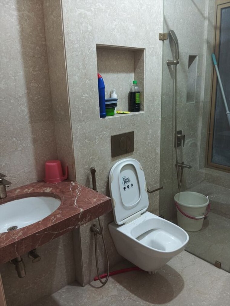 Bathroom, godrej-rks 5 Bedroom 2264 Sq.Ft. Apartment In Chembur Mumbai 10717495