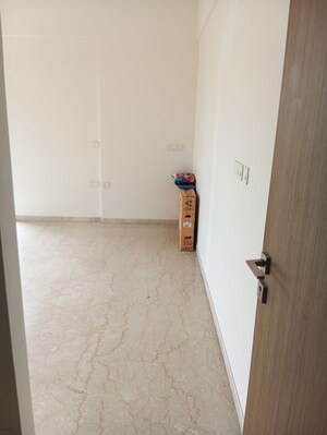 Room in 5 BHK Apartment at Godrej RKS, Chembur – for Rent
