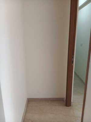 Room in 5 BHK Apartment at Godrej RKS, Chembur – for Rent