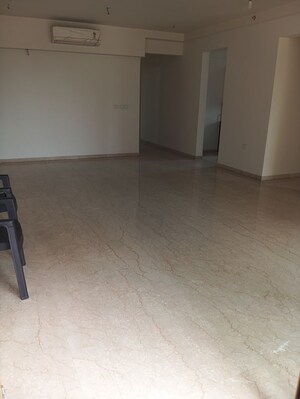 Room in 5 BHK Apartment at Godrej RKS, Chembur – for Rent