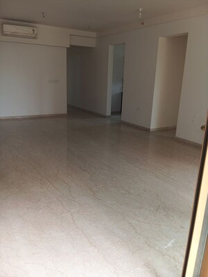 Room in 5 BHK Apartment at Godrej RKS, Chembur – for Rent