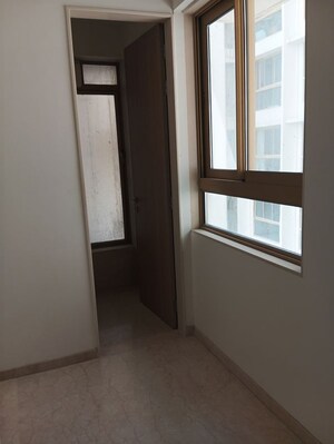 Room in 5 BHK Apartment at Godrej RKS, Chembur – for Rent