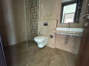 Bathroom in 2 BHK Apartment at Peninsula Salsette 27, Byculla – for Sale