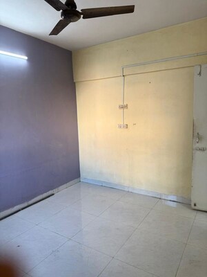 Room in 2 BHK Apartment at Gokul Nagri 2, Kandivali East – for Rent