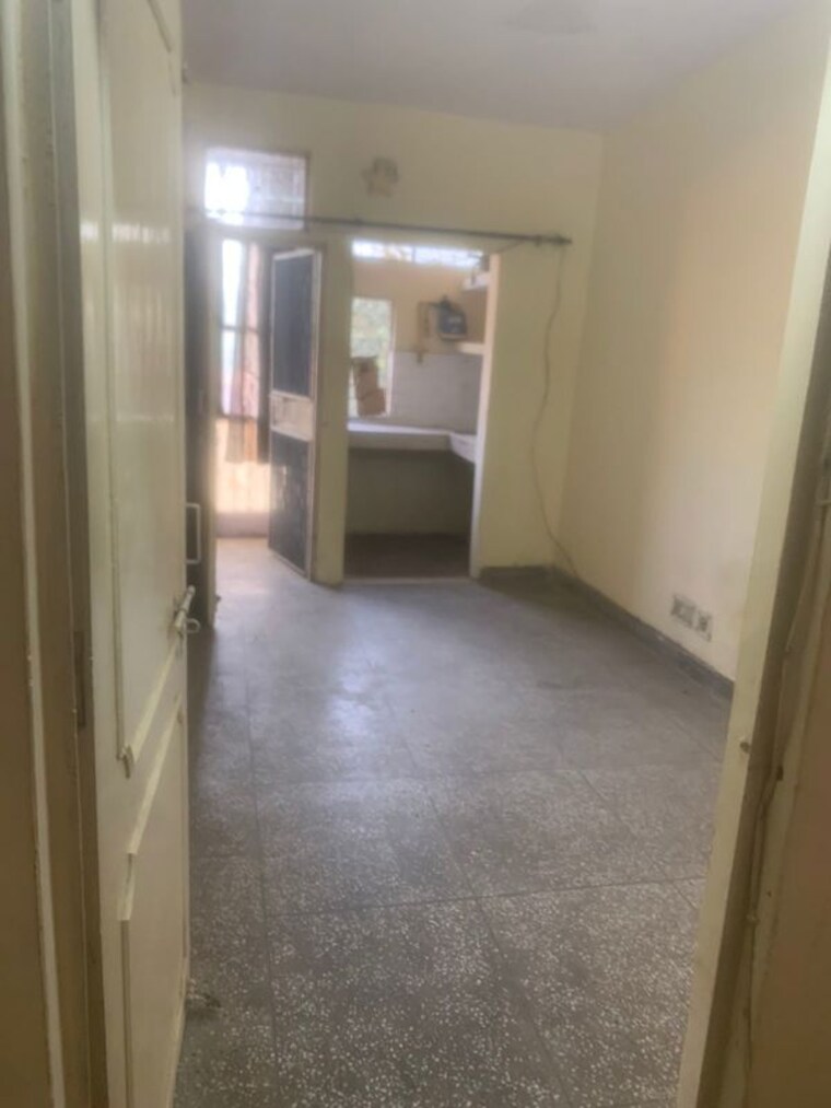 Room, sarita vihar 1 Bedroom 450 Sq.Ft. Independent House In Sarita Vihar Delhi 10717575