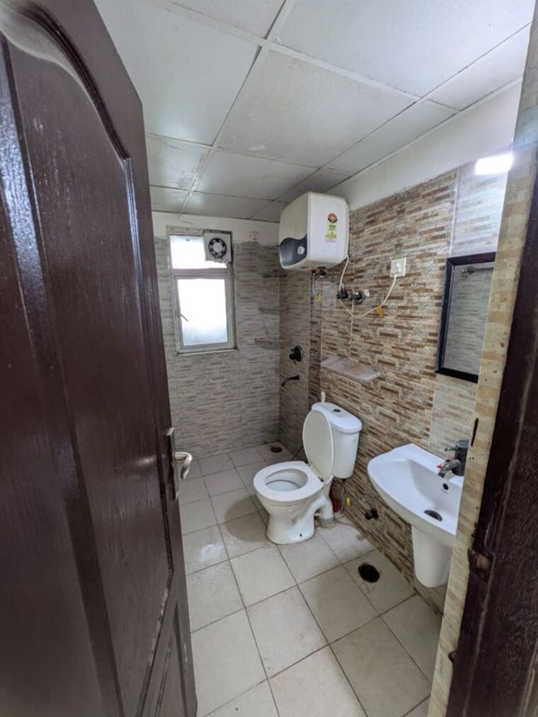 Bathroom, gardenia-golf-city 3 Bedroom 1550 Sq.Ft. Apartment In Sector 75 Noida 10717745