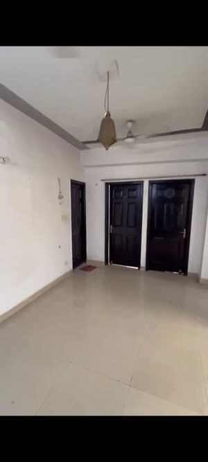 Room in 2 BHK Apartment at Ajnara Integrity, Raj Nagar Extension – for Rent