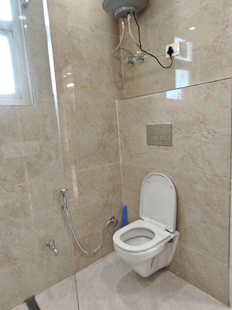 Bathroom, vasant vihar 3 Bedroom 1800 Sq.Ft. Apartment In Vasant Vihar Delhi 10717746