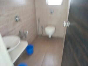 Bathroom in 1.5 BHK Apartment at Sanskruti Splendour, Dahisar East – for Sale
