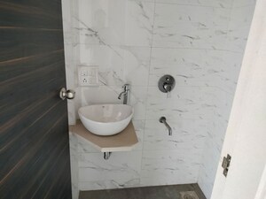 Bathroom in 1.5 BHK Apartment at Sanskruti Splendour, Dahisar East – for Sale