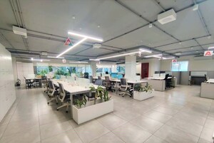  Office Space For Rent in Palasia Square