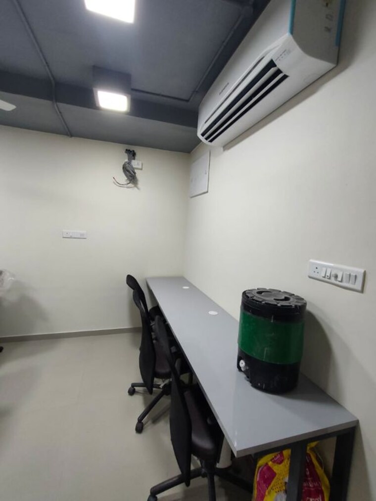 Team Area, shivalik-shilp Commercial Office Space 717 Sq.Ft. In Sanidhya Ahmedabad 10717797